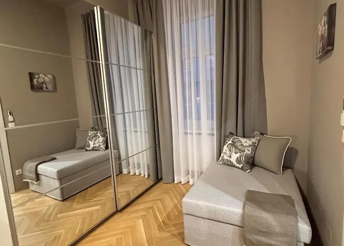 2 Bdr - Jewel, Near Schoenbrunn Palace