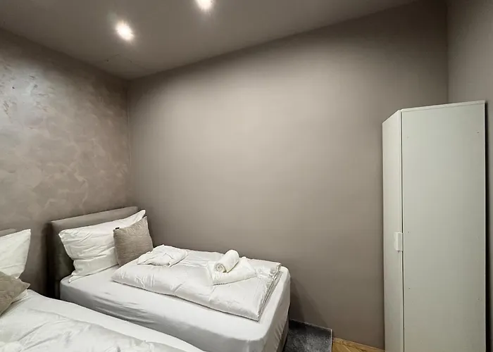 2 Bdr - Jewel, Near Schoenbrunn Palace *