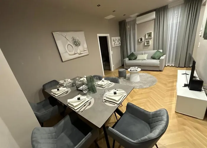 2 Bdr - Jewel, Near Schoenbrunn Palace Apartment